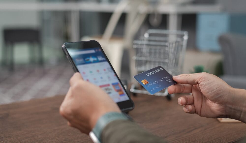 Chuyển tiền định cư Mỹ bằng thẻ Visa là phương thức chuyển tiền nhanh chóng, tiện lợi cho cả bên chuyển và bên nhận