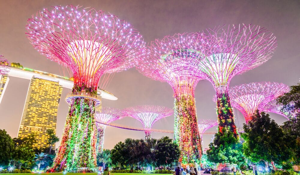 Singapore là trung tâm tài chính của Châu Á, nơi có nền giáo dục chất lượng với cơ hội việc làm rộng mở, thị trường kinh doanh phát triển cùng chính sách thân thiện với doanh nghiệp hứa hẹn là môi trường thuận lợi cho các nhà đầu tư nước ngoài lựa chọn đến định cư