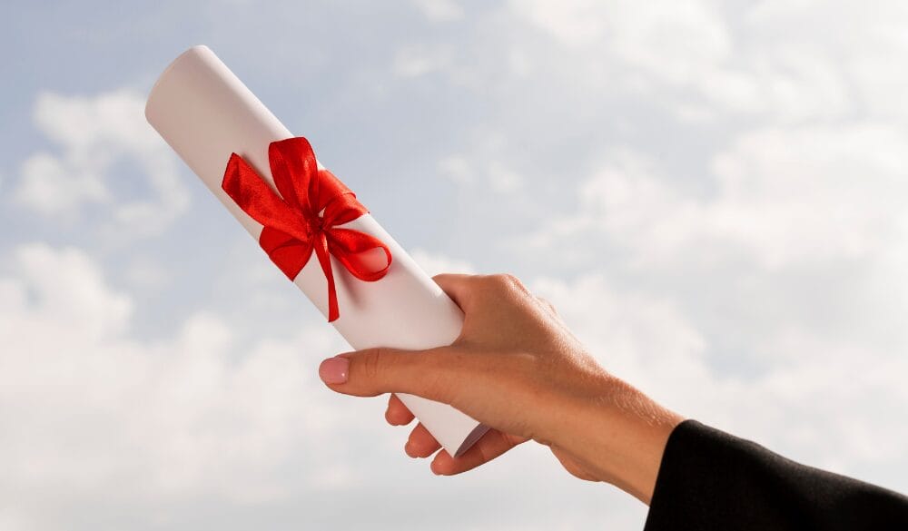 Bằng cấp cao chính là một trong những giấy tờ quan trọng mà đương đơn xin định cư Mỹ diện EB-2 cần có