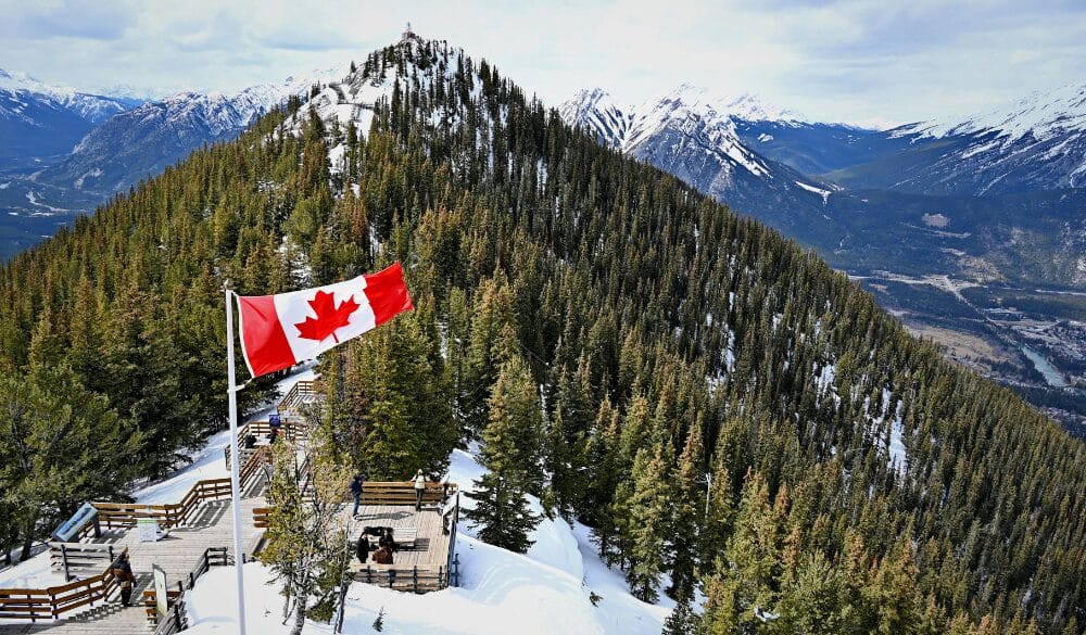 Nhiệt độ ở Canada thấp hơn so với Úc nên nếu lựa chọn đến quốc gia này định cư, quý vị nên trang bị thêm áo ấm