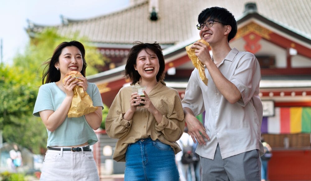 Cộng đồng người Việt ở nước ngoài có thể sẽ hỗ trợ giúp đỡ quý vị trong những ngày đầu đến quốc gia mới định cư