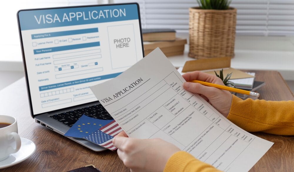 Visa định cư Mỹ cho phép đương đơn sinh sống và làm việc lâu dài tại quốc gia này