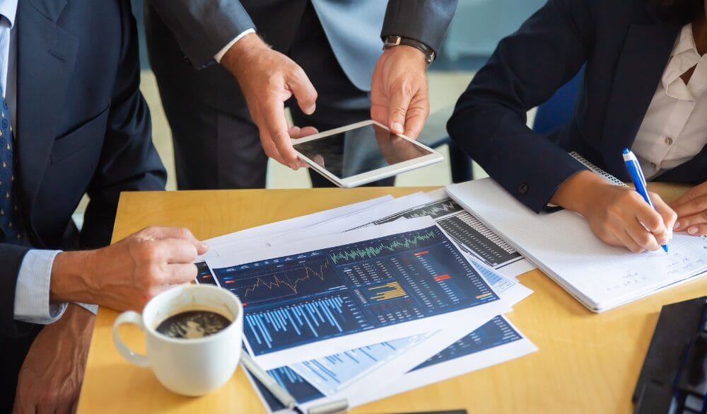 Đầu tư EB-5 là loại visa định cư Mỹ phổ biến với thời hạn hiệu lực ban đầu 2 năm, sau đó đương đơn được cấp Thẻ xanh 10 năm và gia hạn mỗi 10 năm một lần