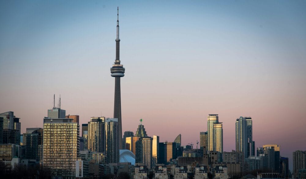 Ontario là một trong các tỉnh bang thu hút người lao động nước ngoài lựa chọn đến nhập cư bởi cơ hội việc làm rộng mở