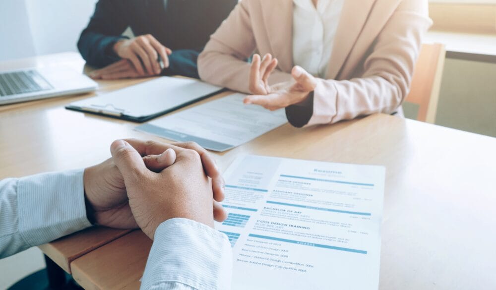 Người sử dụng lao động Mỹ có thể phải nộp một số khoản phí nhất định trong tiến trình thực hiện thủ tục định cư Mỹ EB-3