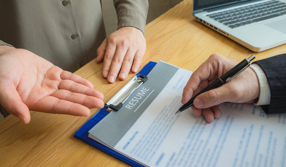 Work Permit là văn bản pháp lý cho phép người lao động nước ngoài được phép ở lại Canada và làm việc