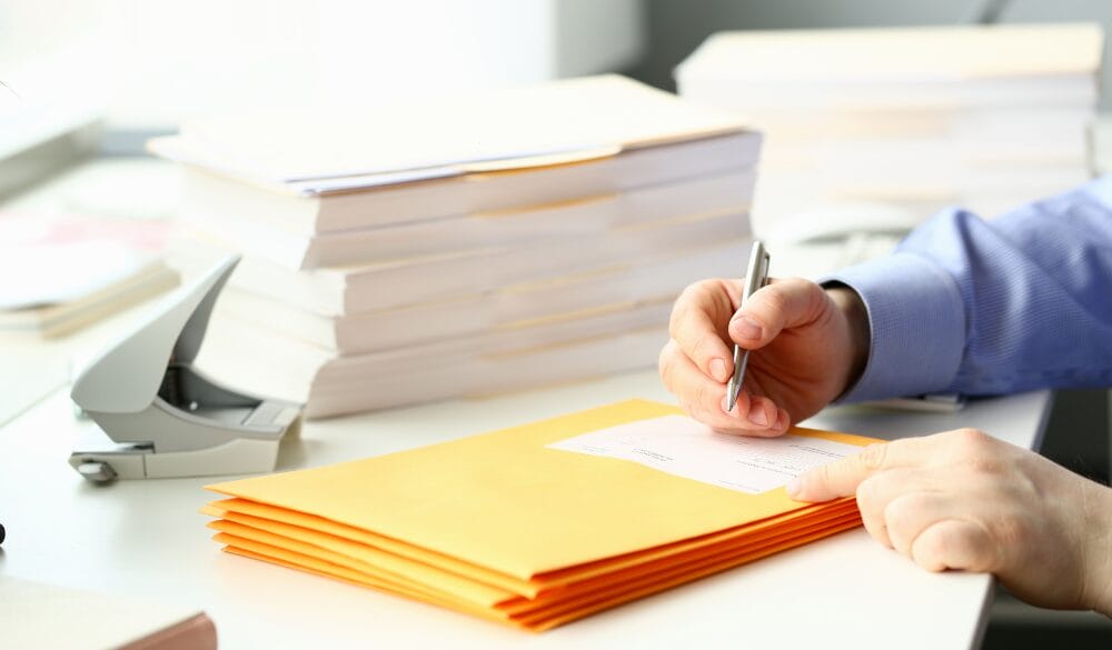 Để việc thực hiện thủ tục cấp lại Work Permit diễn ra suôn sẻ, đương đơn cần chuẩn bị đầy đủ hồ sơ cần thiết