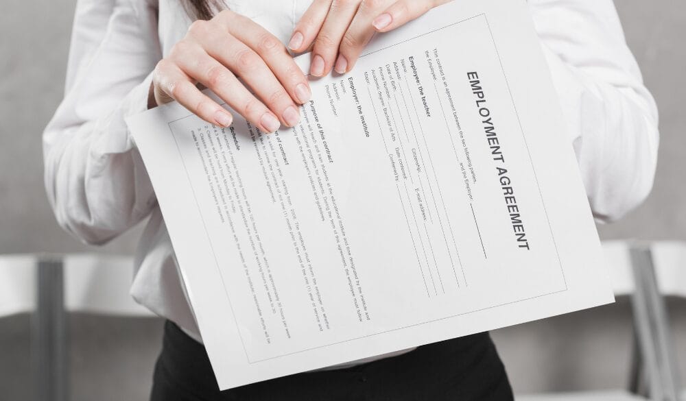 Thủ tục gia hạn Work Permit được thực hiện khi Work Permit sắp hết hạn