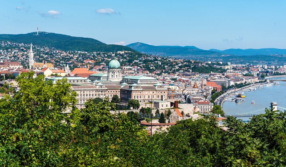 Làm việc ở thành phố Budapest thường được nhận mức lương cao hơn so với các thành phố khác ở Hungary 