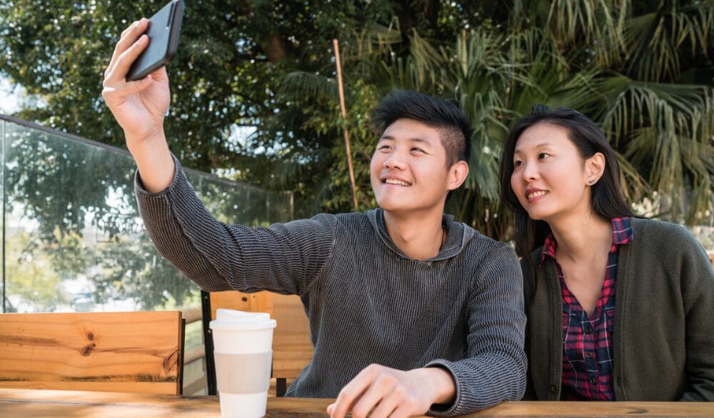 Vợ/chồng đi cùng hồ sơ Visa 190 Úc có trình độ chuyên môn, kinh nghiệm và trình độ tiếng Anh cũng là một lợi thế 