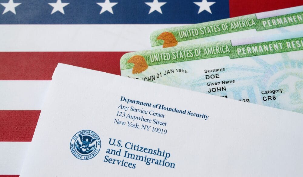 Nộp đơn xin cấp Thẻ xanh Mỹ là bước cuối cùng trong quá trình xin cấp Visa K-1 