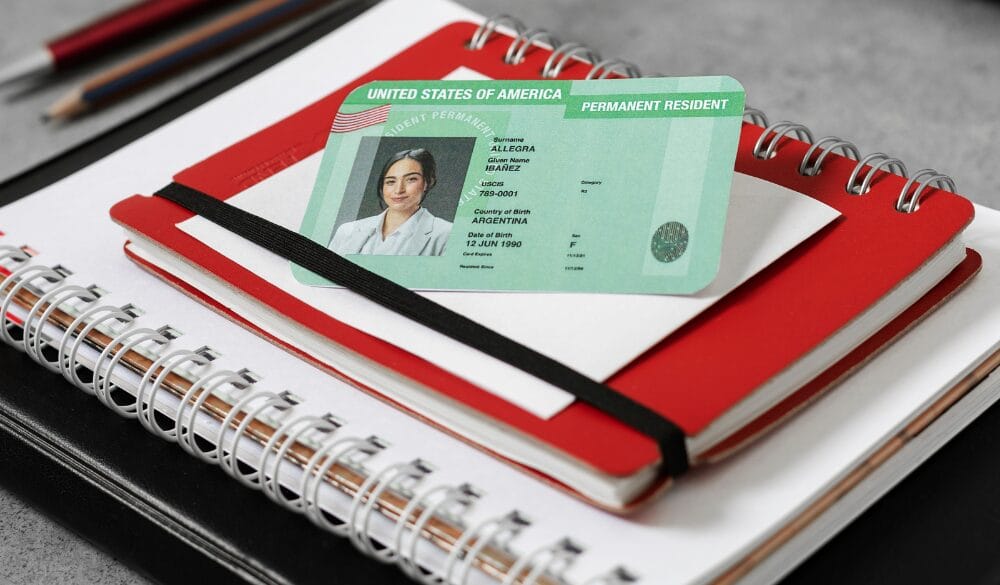  Theo Luật định cư ở Mỹ mới nhất, USCIS cho phép tự động gia hạn Thẻ xanh thêm 36 tháng trong thời gian chờ duyệt hồ sơ gia hạn