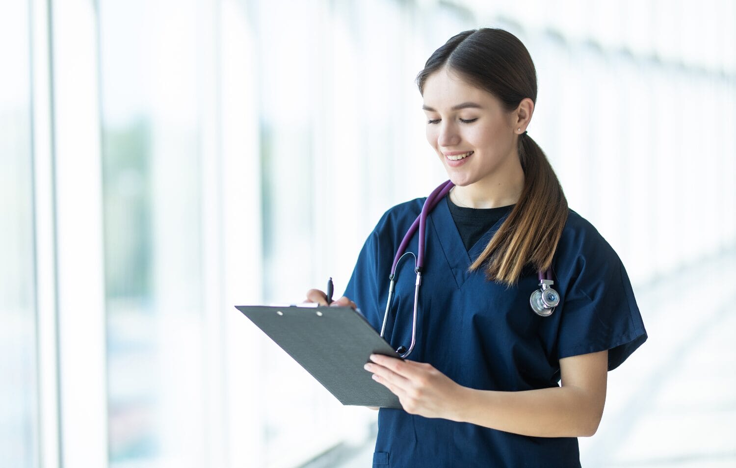 Tìm hiểu về nghề Y tá ở Mỹ: Lộ trình du học, mức lương mới nhất 2026