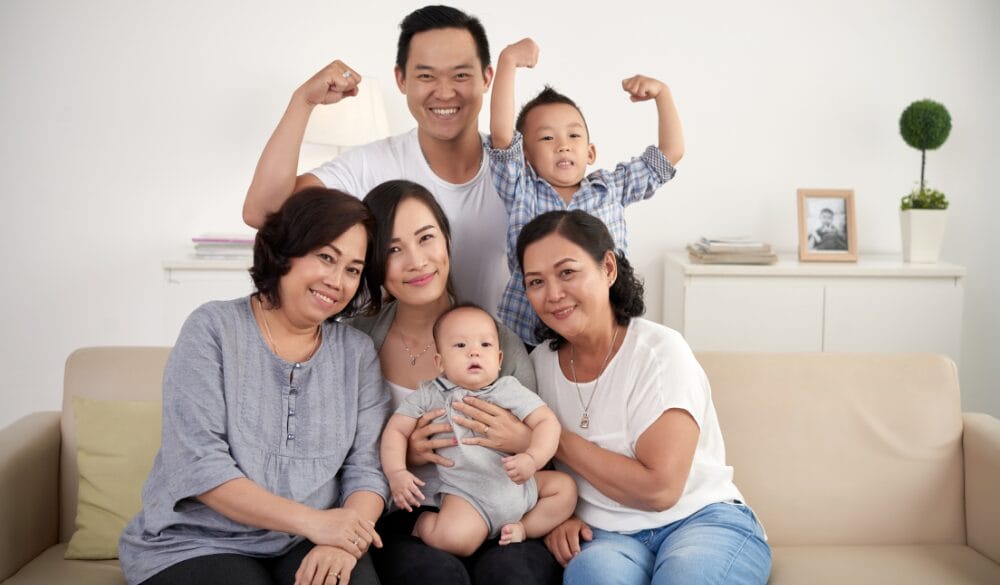 Đối với những ai có người thân trực hệ là công dân hoặc thường trú nhân Mỹ, định cư Mỹ diện bảo lãnh gia đình dường như là cách đơn giản nhất 