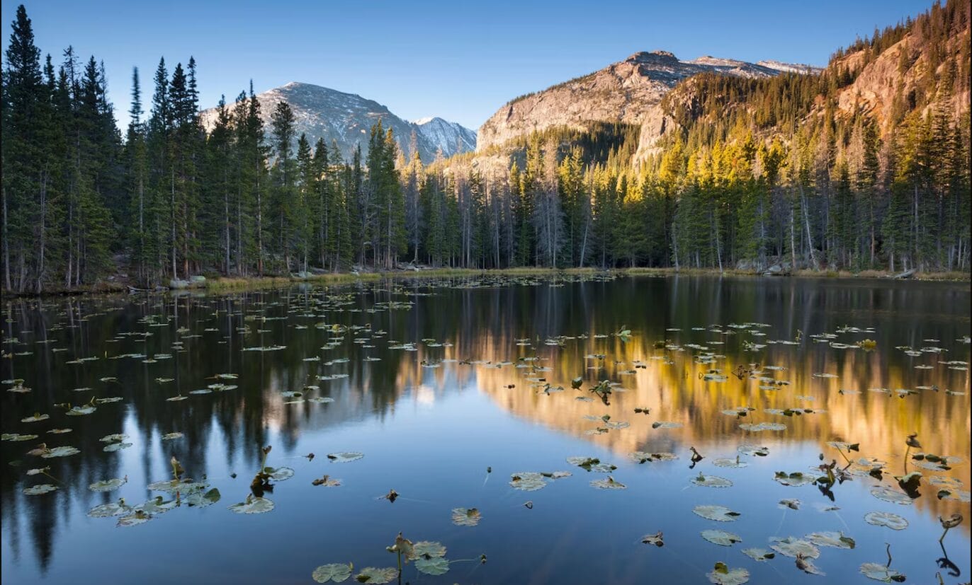 Dự án Steamboat Springs Marriott Hotels nằm ở dãy núi Rocky, tiểu bang Colorado, nơi có dãy trượt tuyết tuyệt đẹp và suối nước nóng tự nhiên, thu hút khách du lịch đến hằng năm
