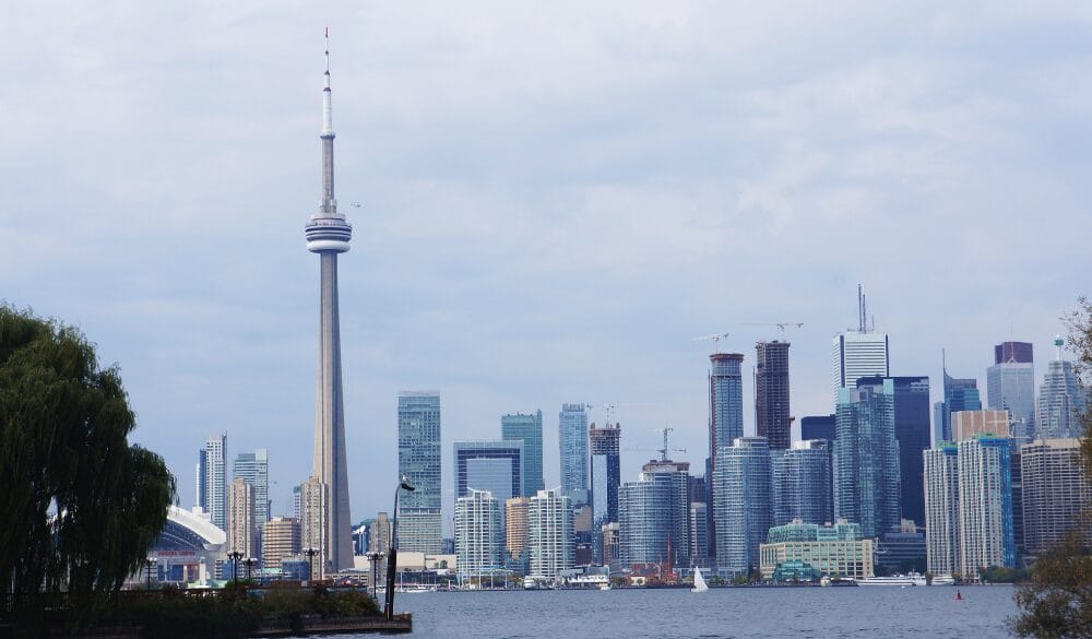 Mức lương trung bình Canada có sự khác biệt đáng kể, nhất là ở các tỉnh bang trung tâm như Ontario, British Columbia, v.v.