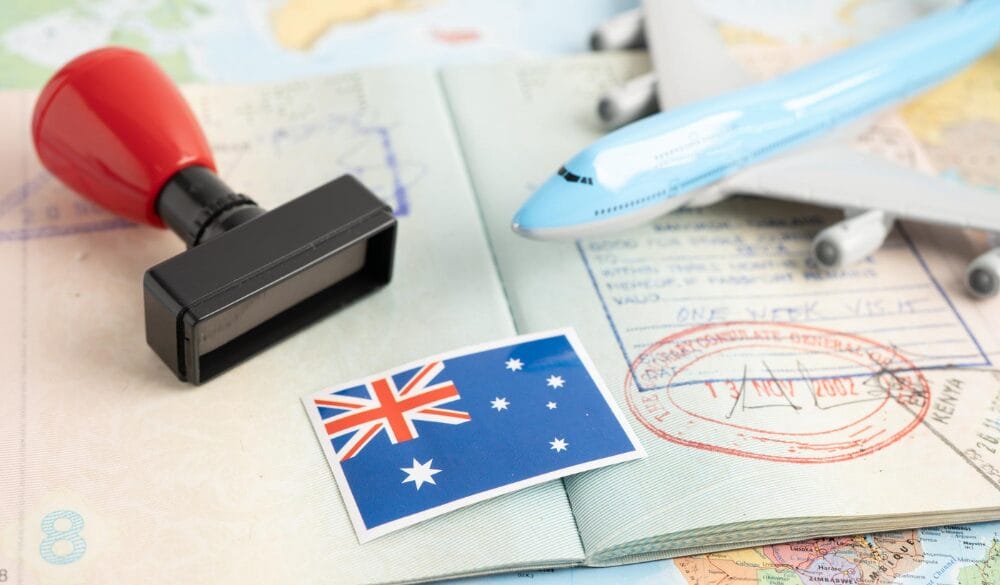 Lệ phí xin cấp các loại visa có thể sẽ tăng 10-20% khi định cư Úc 2025