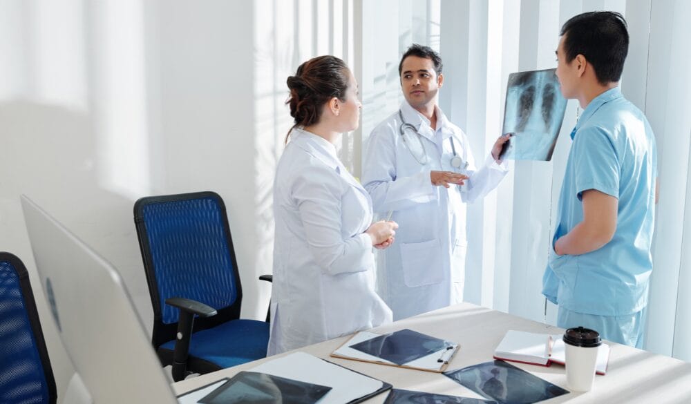 Gây ra mối đe dọa cho sức khỏe của cộng đồng là một trong những nguyên nhân khiến hồ sơ định cư Canada bị từ chối