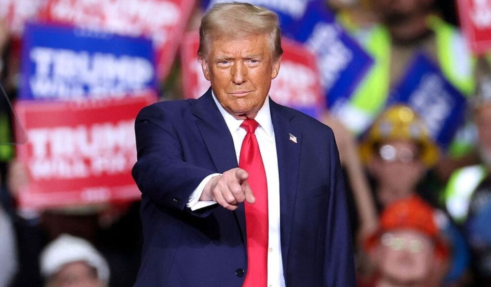 Tổng thống Mỹ Donald Trump ký sắc lệnh hành pháp về thuế nhập khẩu đối với Canada, Mexico và Trung Quốc năm 2025