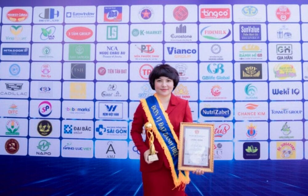 CEO SI Group – Bà Lê Thị Huy Bình được vinh danh Doanh nghiệp – Doanh nhân xuất sắc