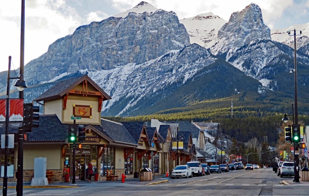 Chương trình Đề cử Tỉnh bang Alberta 2025: Tăng lệ phí nộp đơn, sửa đổi điều kiện cấp PR