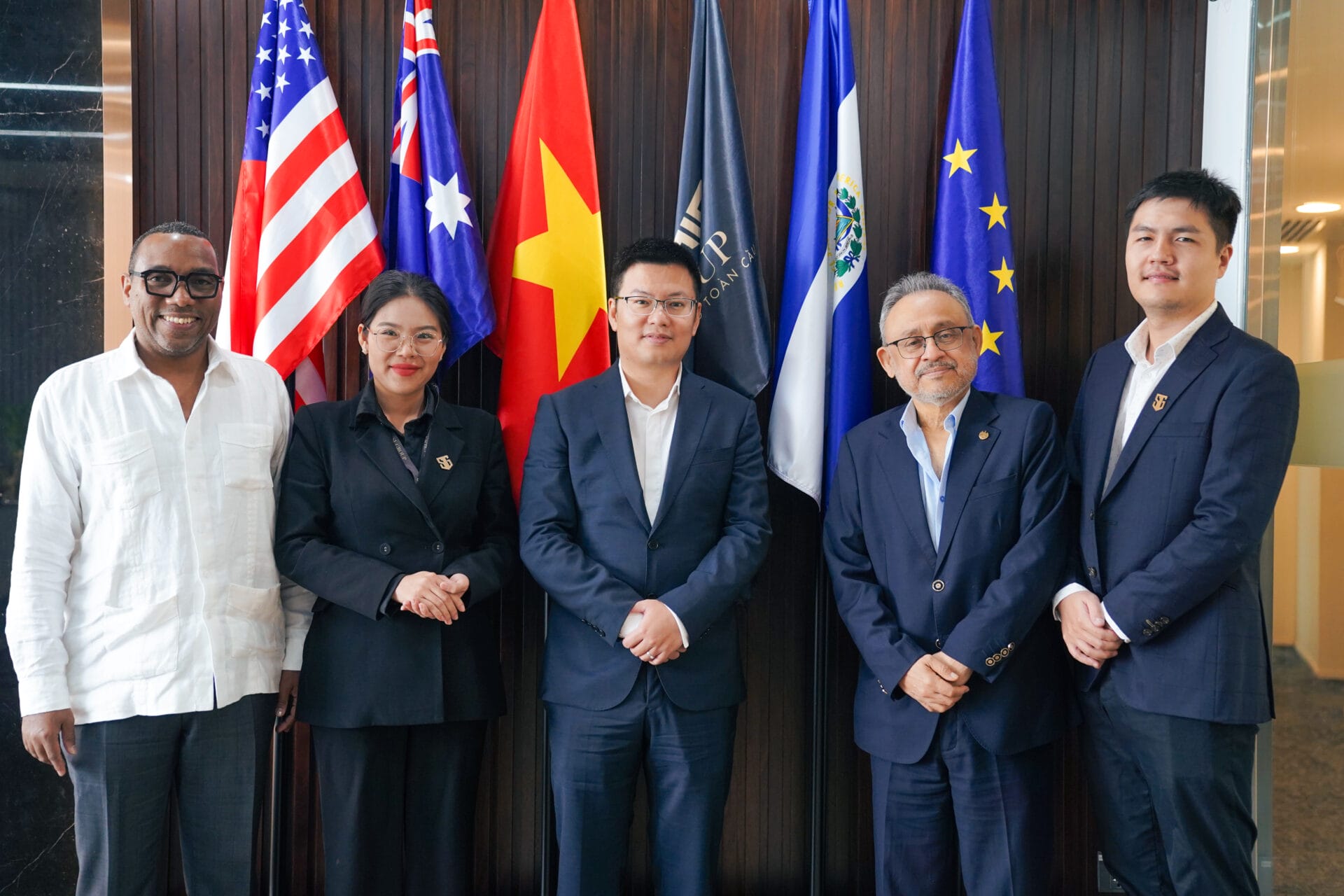 Đại sứ El Salvador đến thăm Trụ sở chính SI Group & trao đổi về kế hoạch xúc tiến thương mại