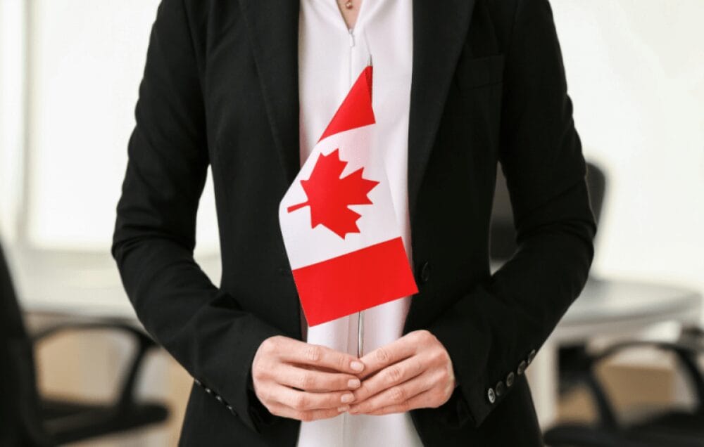Canada chậm cấp Giấy phép làm việc 2025: Hàng nghìn người nhập cư phải đối mặt với điều gì? 