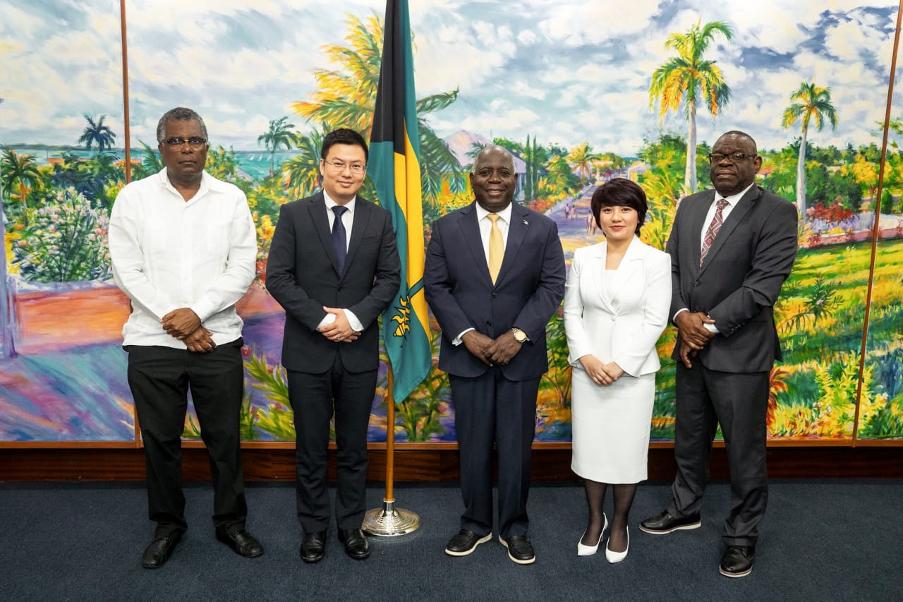 Ban lãnh đạo SI Group và Thủ tướng Bahamas trao đổi kế hoạch hợp tác đầu tư vào Đặc Khu Kinh tế SEZ   