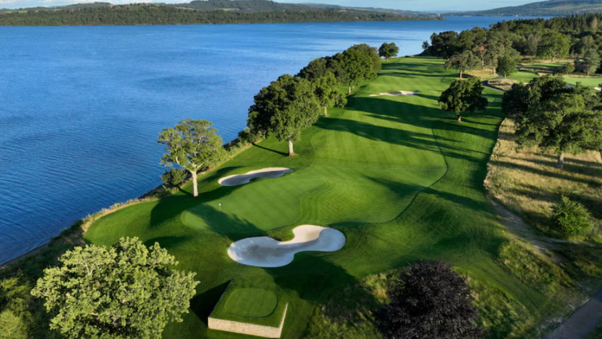 Câu lạc bộ Golf Loch Lomond ở Luss, Argyll & Bute, Scotland, trên bờ hồ Loch Lomond, Scotland