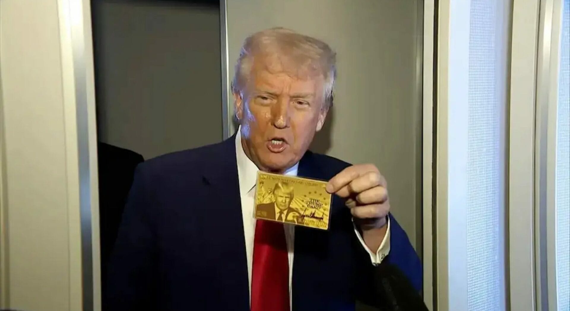 Trump Gold Card – Lời hứa nhập cư 5 triệu USD gây chú ý nhưng chưa có cơ sở thực tế.