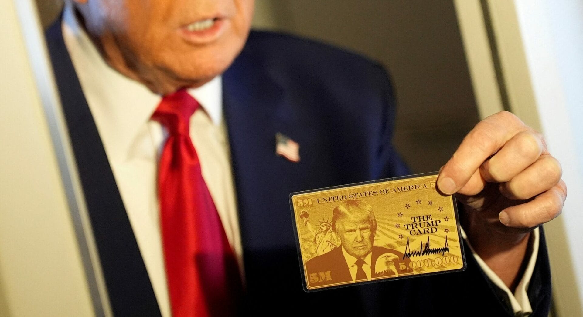 Trump Card 5 triệu USD: Phân tích tính pháp lý, khả thi và rủi ro chính trị