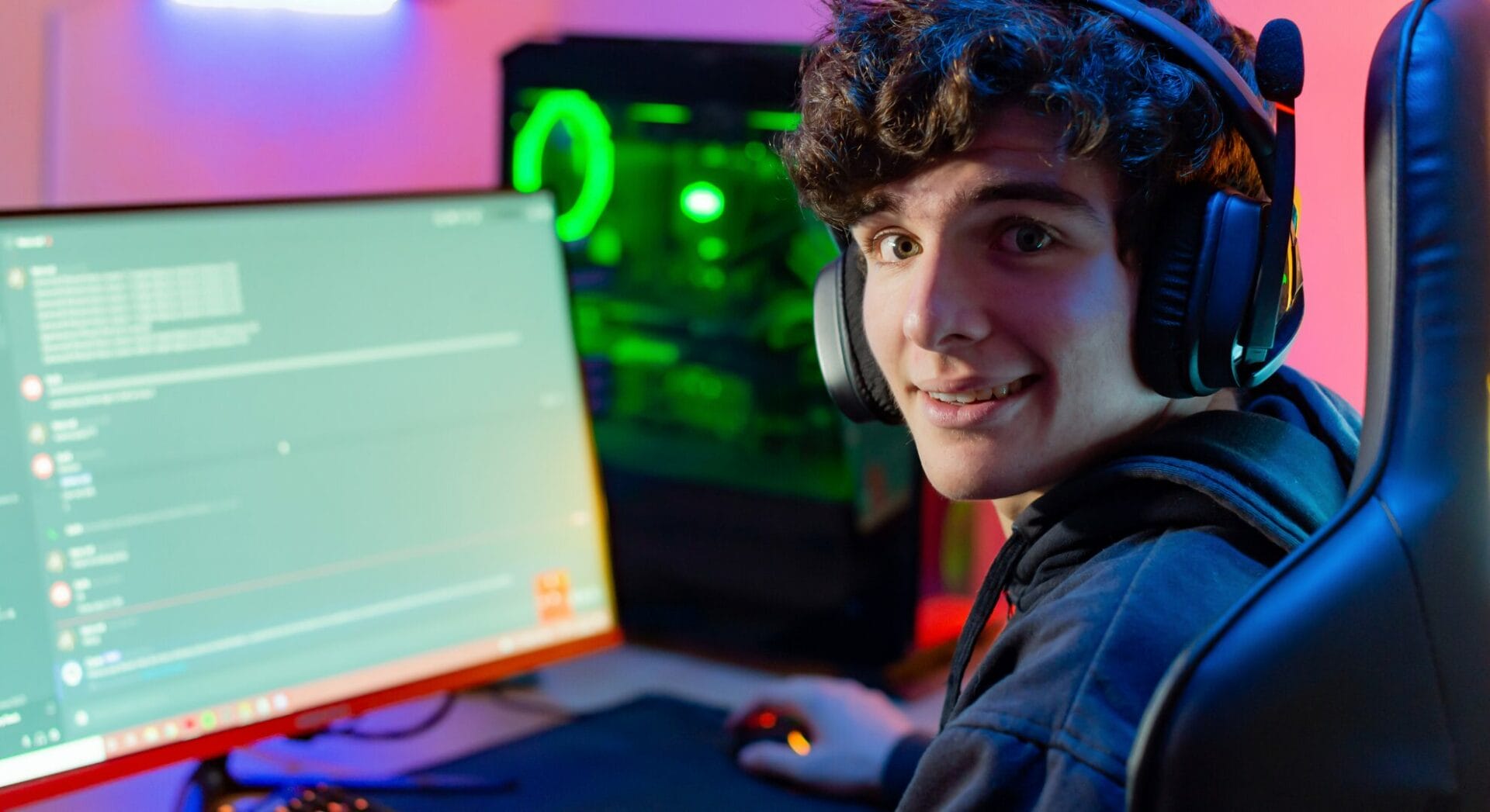 Định cư Canada qua ngành eSports: Giải pháp nào cho tuyển thủ thể thao điện tử năm 2025?