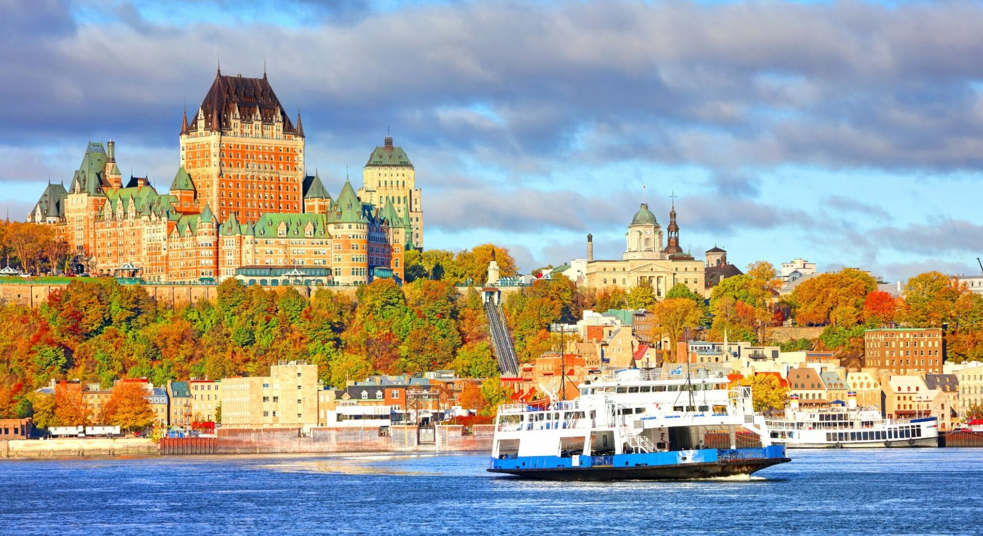 Quebec thay đổi chính sách di trú: Sửa đổi diện tay nghề, tạm ngưng bảo lãnh gia đình