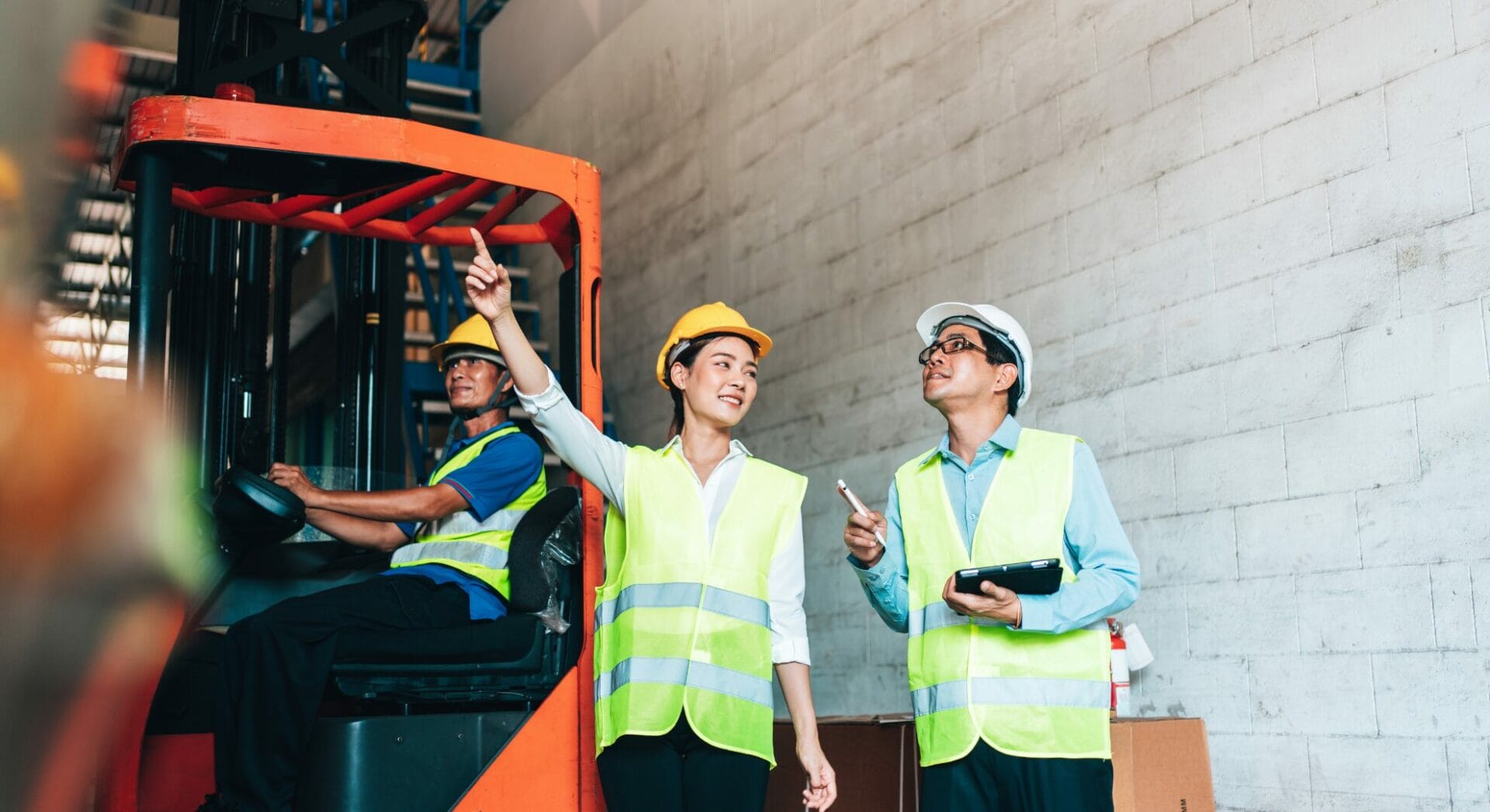 Để chọn được ngành nghề EB-3 phù hợp, ứng viên cần cân nhắc kỹ ba yếu tố: Khả năng đáp ứng về thể chất, mục tiêu tài chính và kế hoạch dài hạn.