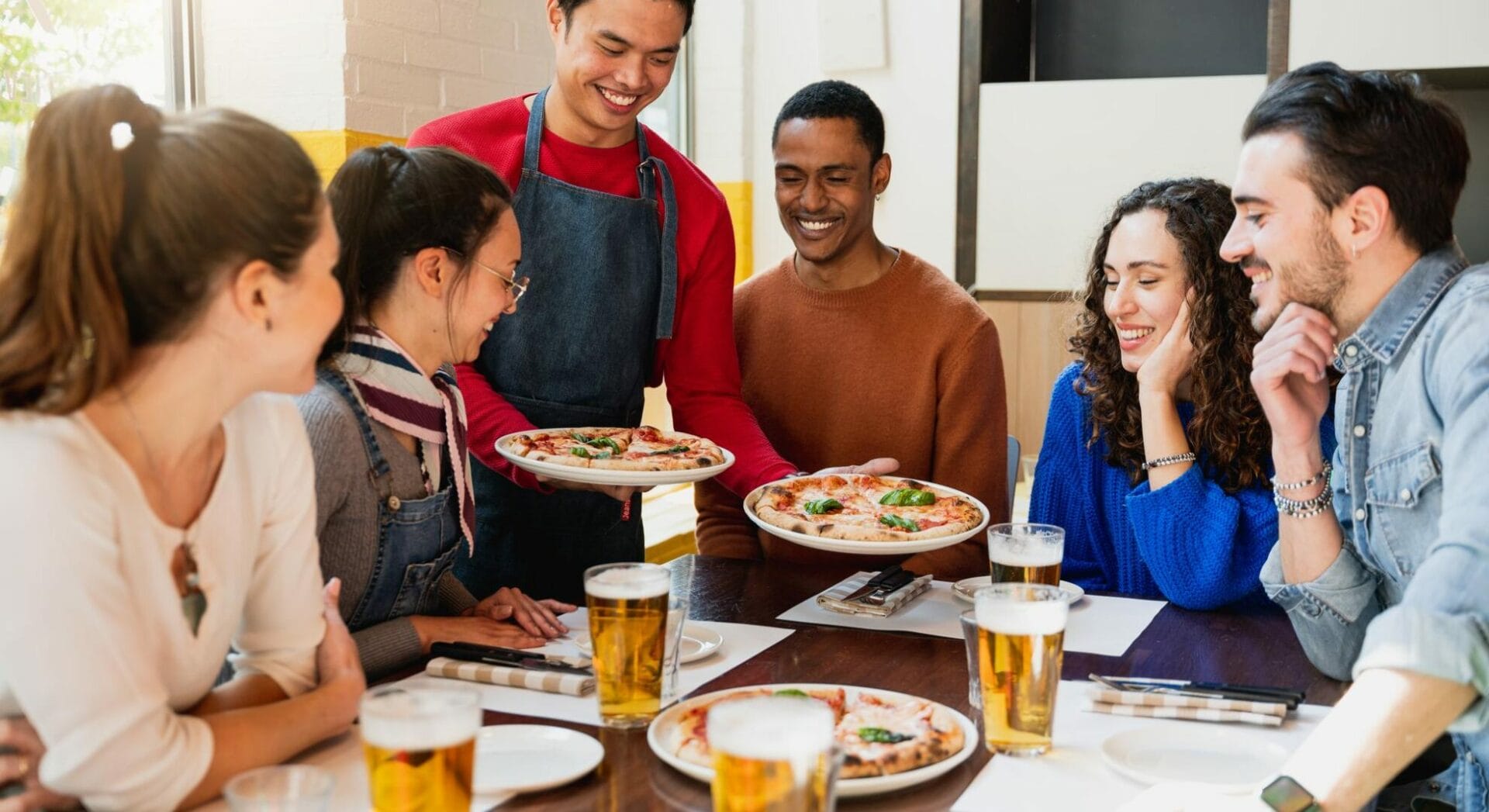 California chính thức tăng mức lương tối thiểu ngành fast food lên 20 USD/giờ từ tháng 4/2024.
