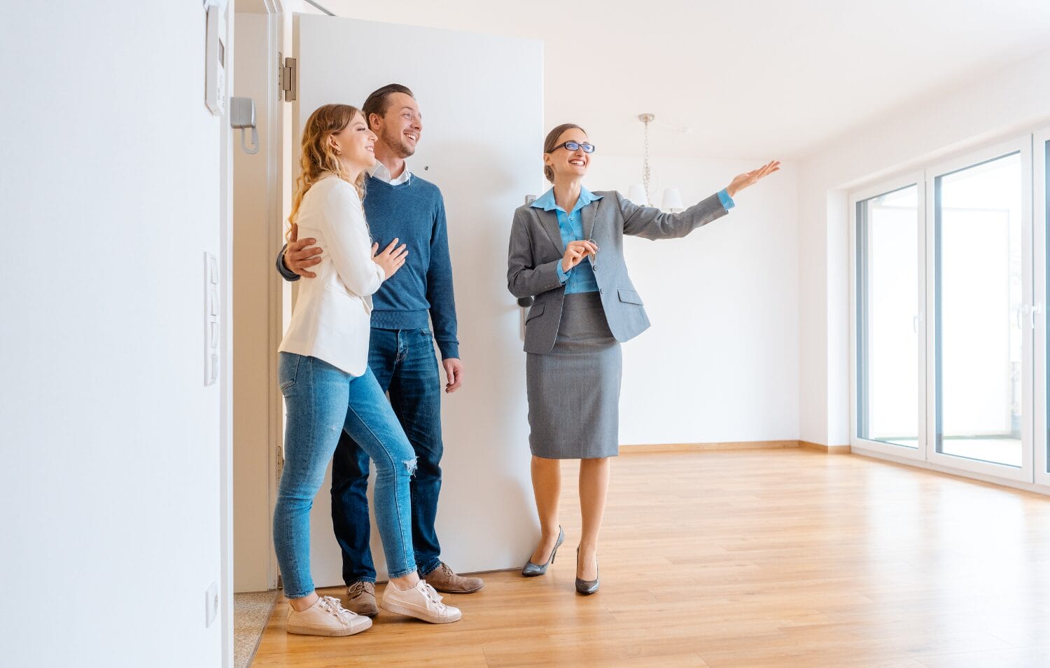 Đối với các gia đình có người thân là công dân hay thường trú nhân Úc, việc nhờ đứng tên trở thành một cách phổ biến nhằm hỗ trợ sở hữu nhà ở Úc.