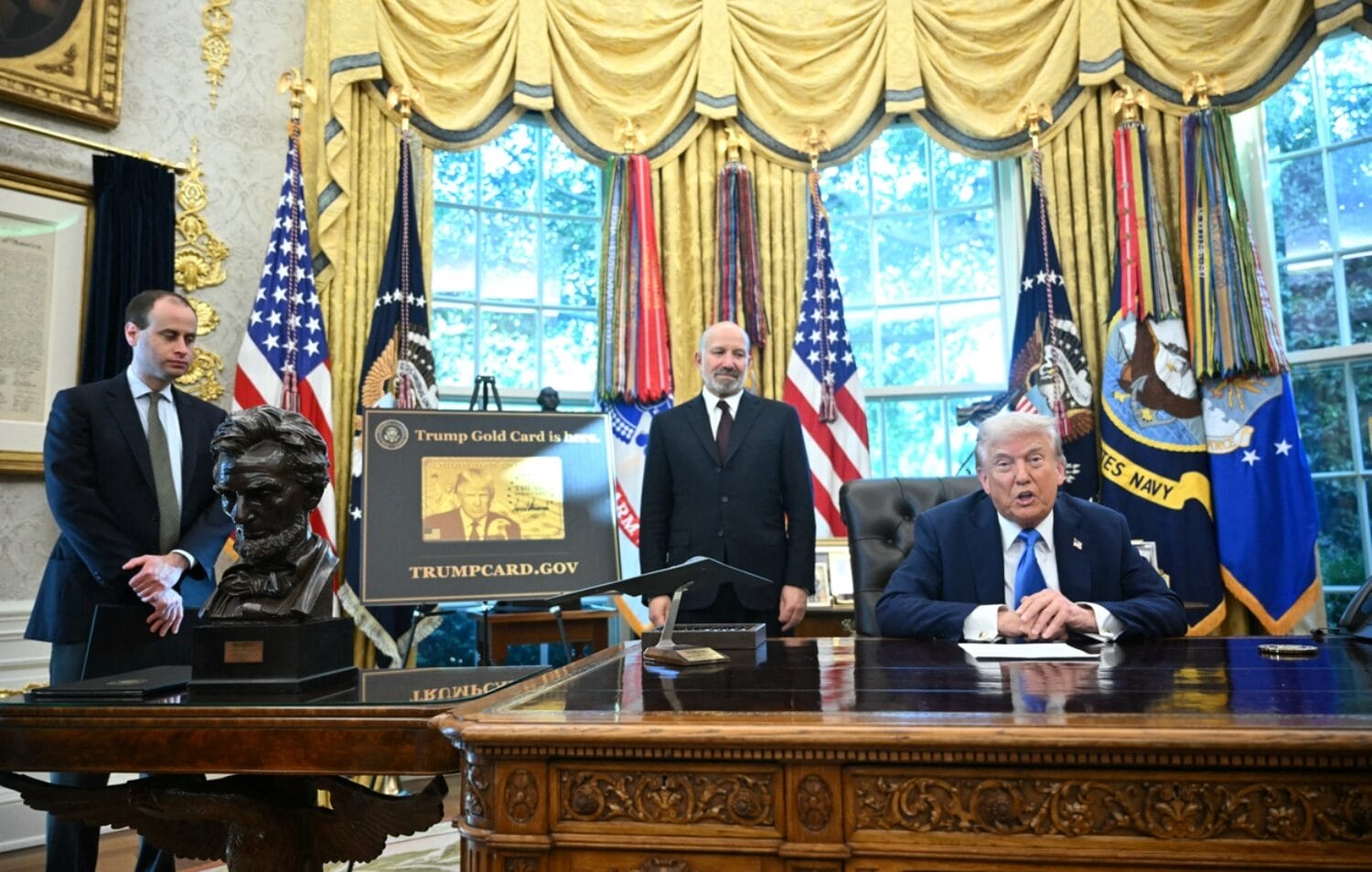 Tổng thống Donald Trump tại Phòng Bầu dục ở Nhà Trắng ở Washington, DC, vào ngày 19 tháng 9 năm 2025. Nguồn: POLITICO