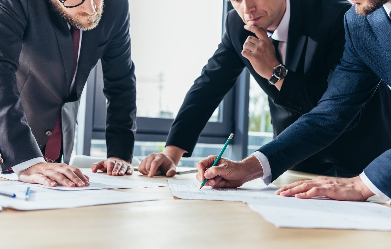 Nhà đầu tư nên lựa chọn chương trình Nhà đầu tư Cao cấp (AIP) hay chương trình Nhà đầu tư Kinh doanh (BIV)?