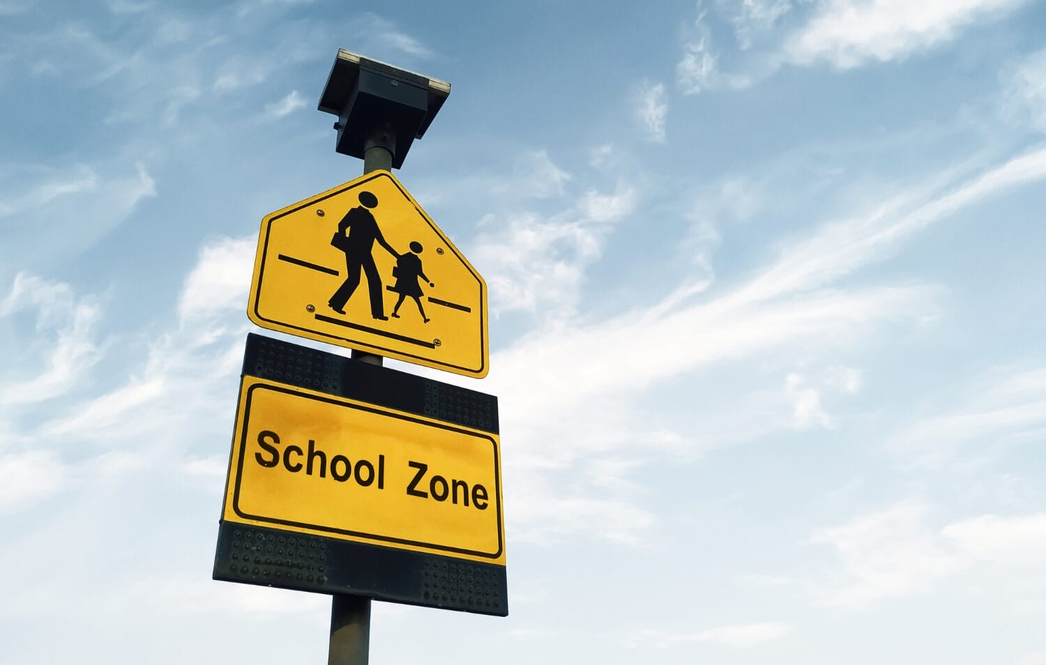 “School zone” được hiểu là khu vực cư trú được quy định riêng cho từng trường công lập, dùng để xác định phạm vi tuyển sinh theo địa chỉ nhà của học sinh.
