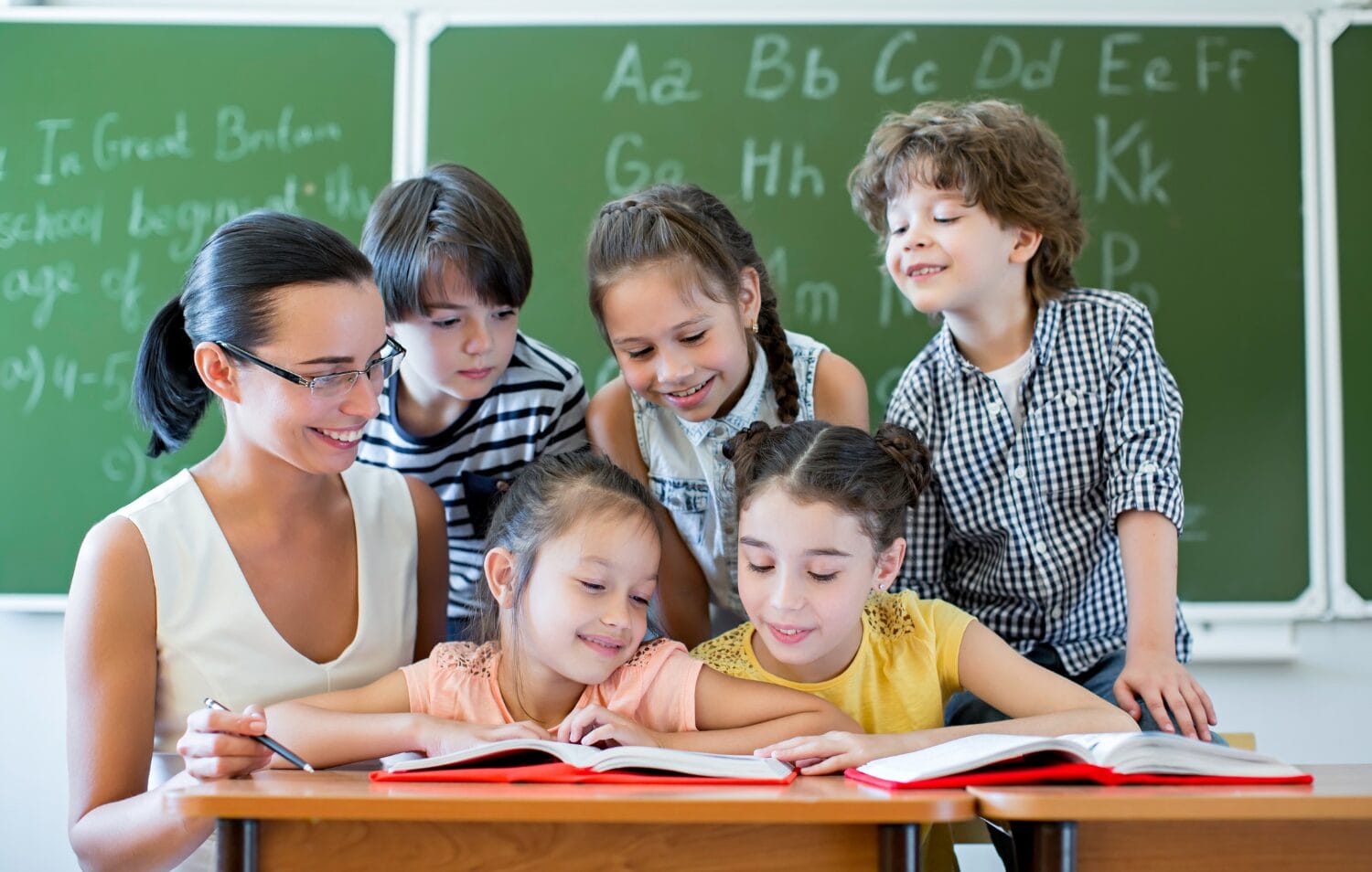 Hệ thống giáo dục Slovenia dựa trên ba trụ cột – tư duy phản biện, học tập chủ động và phát triển liên tục giúp học sinh đạt kết quả cao mà không chịu áp lực thi cử.