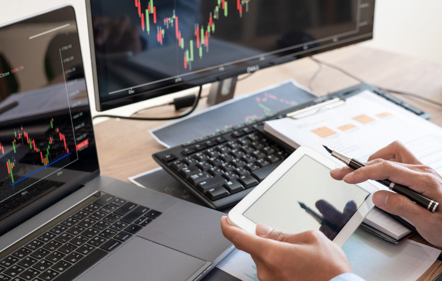 So sánh ba nhóm tổ chức chỉ định trong chương trình Start-up Visa Canada