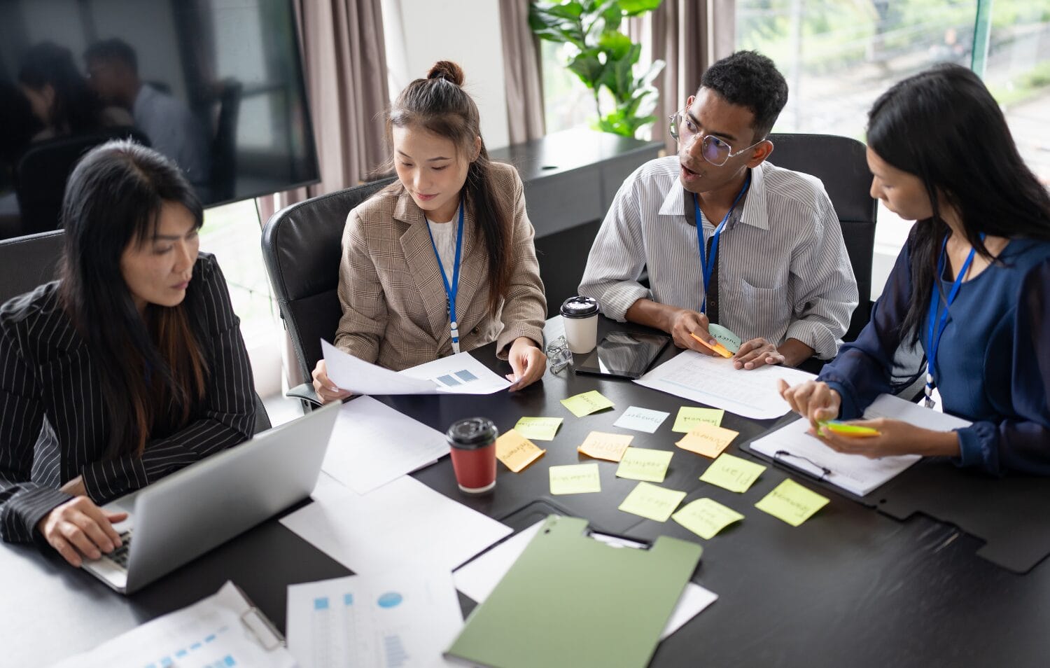 Nhà đầu tư Start-up Visa nên chọn vườn ươm visa Start-up Canada, quỹ đầu tư mạo hiểm hay nhóm nhà đầu tư thiên thần, mỗi lựa chọn mang đặc điểm và chiến lược phát triển khác nhau.