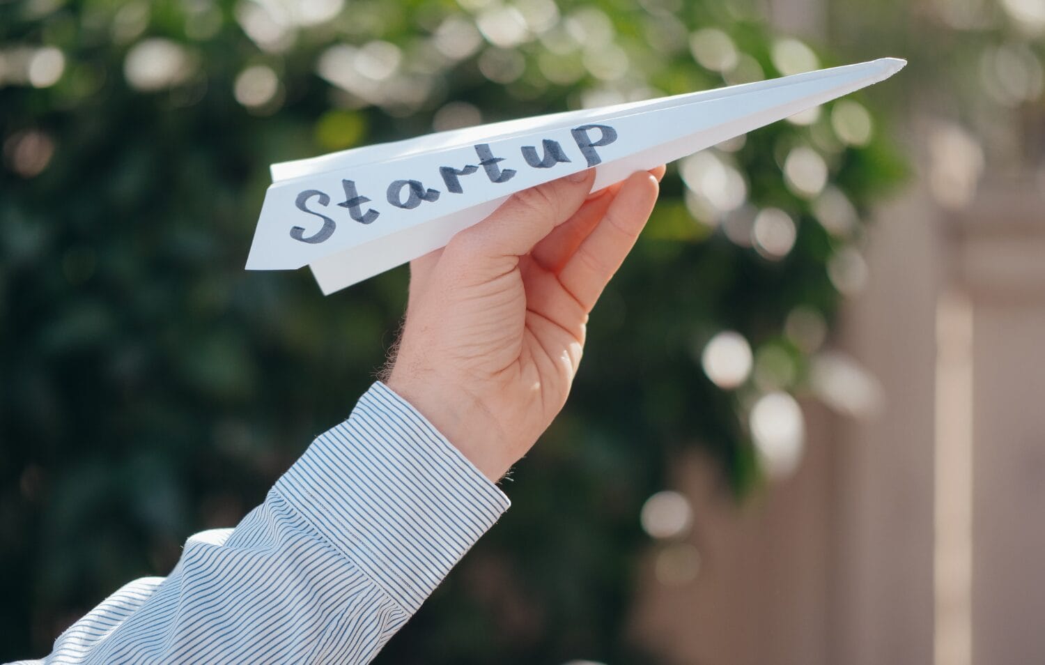Ba nhóm tổ chức chỉ định trong chương trình Start-up Visa có vai trò khác biệt: Quỹ đầu tư mạo hiểm và nhà đầu tư thiên thần tập trung vào dự án đã có tiềm năng thương mại rõ ràng, trong khi vườn ươm doanh nghiệp đồng hành từ giai đoạn ý tưởng, hỗ trợ đào tạo và phát triển tại thị trường Canada.
