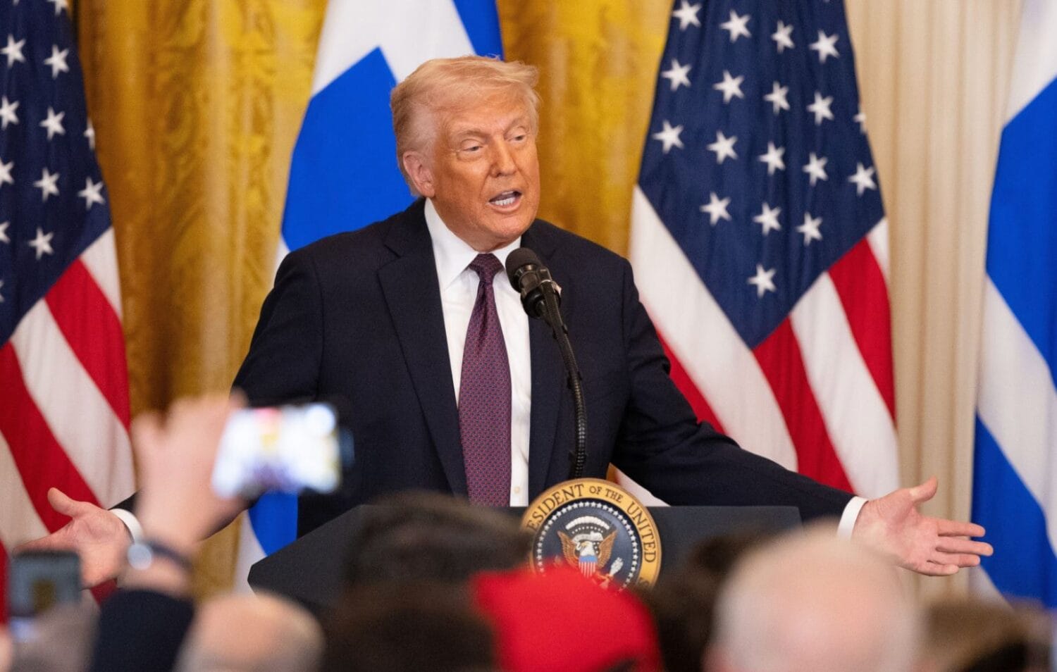 Ông Donal Trump cùng những quyết sách tạo ảnh hưởng sâu rộng đến bản đồ kinh tế - chính trị trên thế giới trong năm 2025 (Nguồn: TTXVN)