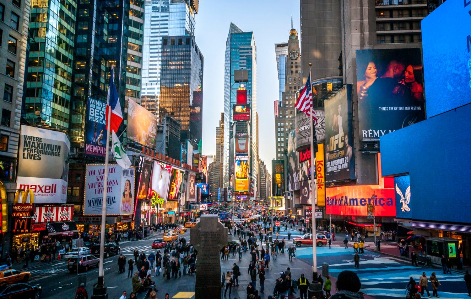 Với người nhập cư, các chính sách mới vừa là thách thức, vừa là cơ hội dành cho nhóm hợp pháp và có đóng góp thực tế.