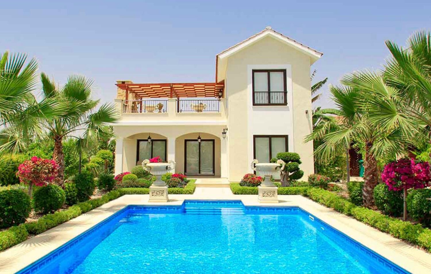 Royal Residences Villa - biệt thự nghỉ dưỡng phong cách Địa Trung Hải tại Venus Rock Golf Resort, sở hữu hồ bơi riêng và không gian vườn rộng, phù hợp nghỉ dưỡng hoặc đầu tư cho thuê cao cấp tại đảo Síp.