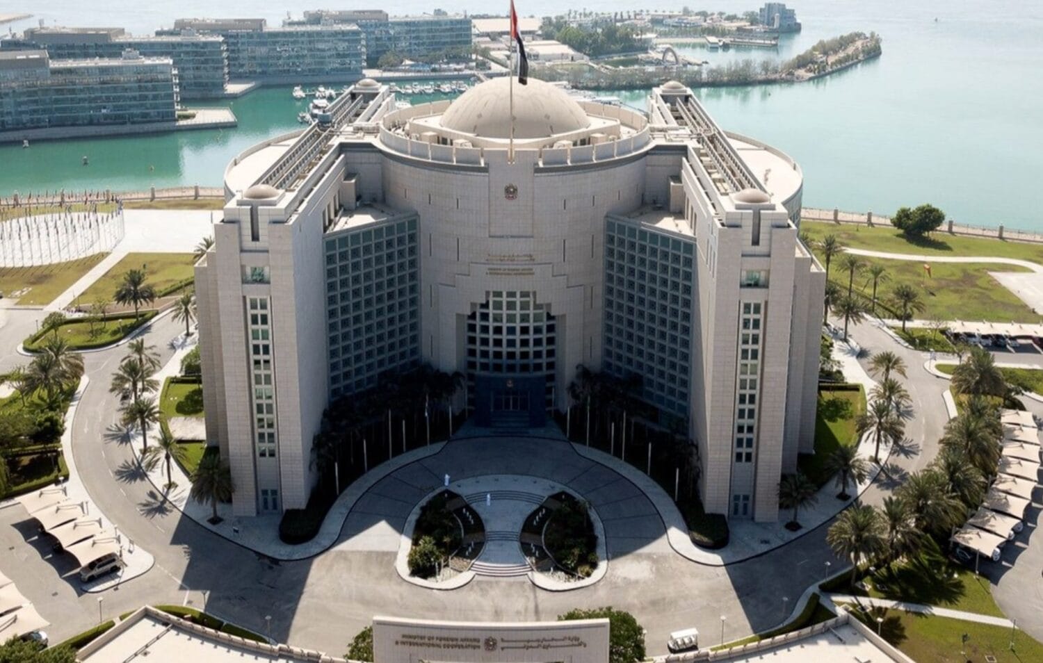 Cơ quan Quản lý Khẩn cấp, Khủng hoảng và Thảm họa Quốc gia (NCEMA) tại Dubai thực hiện chiến dịch sơ tán và hồi hương.