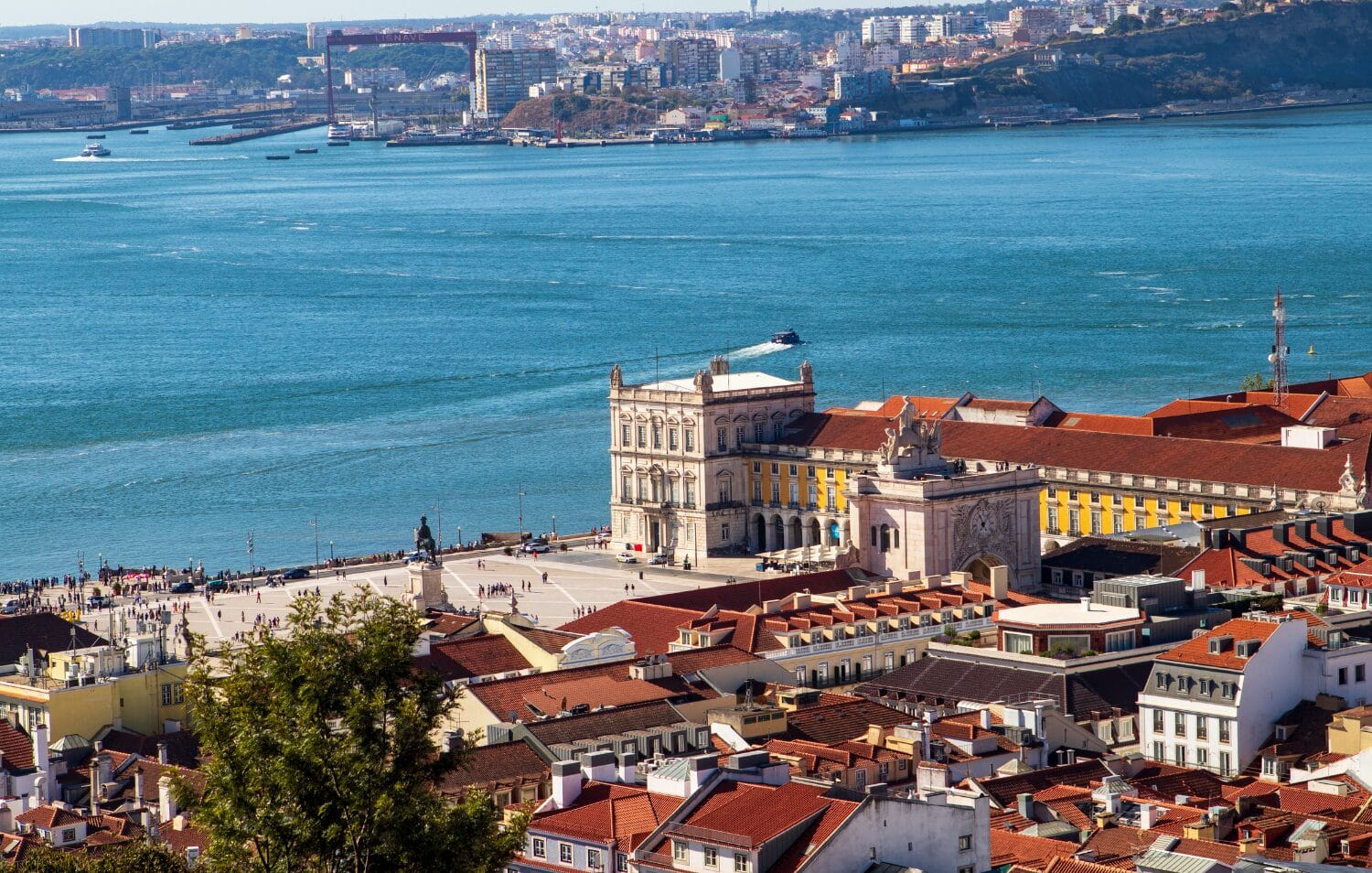 Kể từ 2012, Golden Visa Bồ Đào Nha đã thu hút hơn 32.700 người định cư nhờ chính sách cho phép ghép hồ sơ tới ba thế hệ.