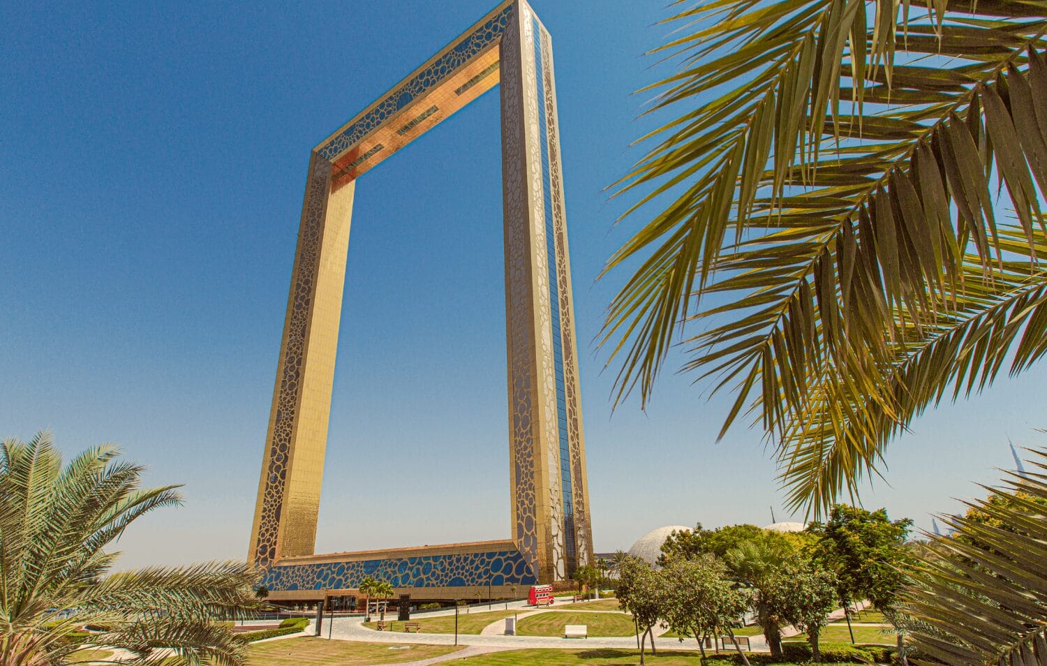 Visa cư trú 2 năm hoàn toàn khác với UAE Golden Visa 10 năm dành cho nhóm tài sản lớn.