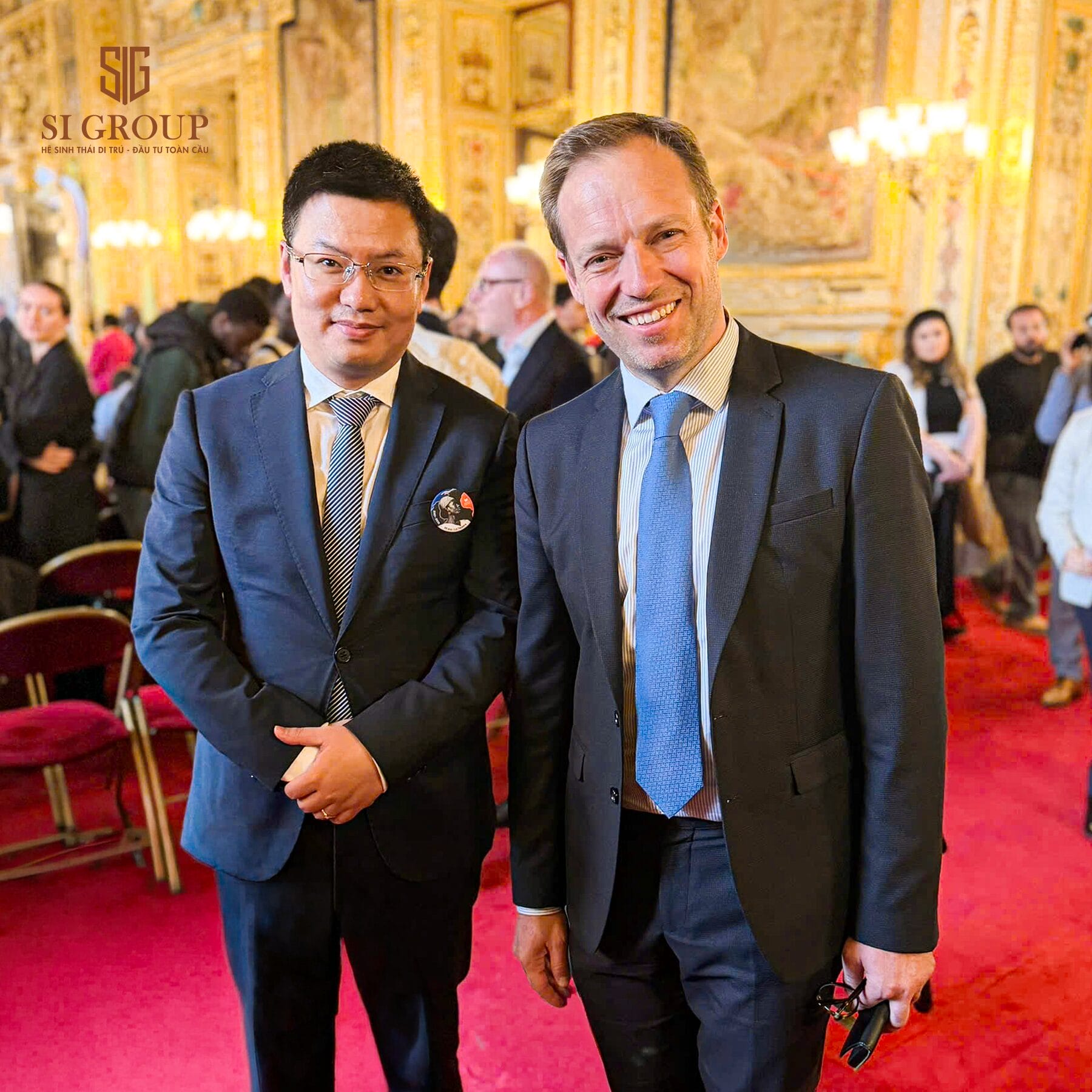 Chủ tịch Phan Nhật Minh cùng Ông Jean-Didier Berger – Bộ trưởng Bộ Nội vụ Pháp.
